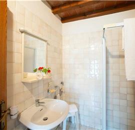 A selection of 2-3 bedroom apartments with shared pool near Florence, Sleeps 4-6